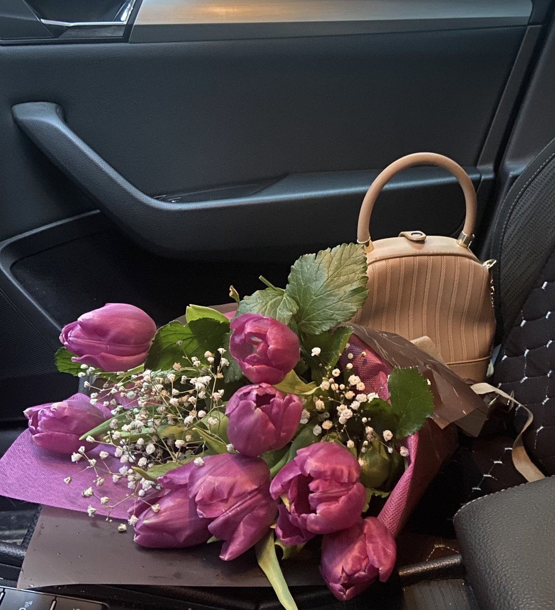 Bazı insanlar bende Bedir Ehli gibi, o kadar çok ve güzel şeyler yaşadık ki gelecekte yaşayabileceğimiz kötü şeyler bile silindi.