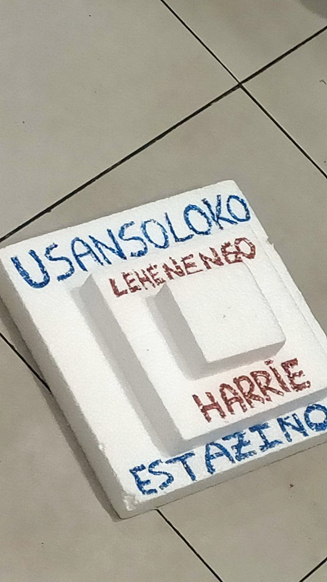 Gozatuz, umorez eta alaitasunez ere adieraz daiteke.
Gaur, Usansolon, goiburu batekin ihauteriak ospatu doguz: Usansolok geltoki bat nahi eta behar du herriaren erdigunean. 🎭
#geltokiaerdigunean #ihauteriak   <a href="/ehbildubizkaia/">EH Bildu Bizkaia</a> <a href="/eajpnvbizkaia/">EAJ-PNV Bizkaia</a> <a href="/PSEBizkaia/">PSE-EE BIZKAIA</a> <a href="/ETS_RFV/">Euskal Trenbide Sarea - Red Ferroviaria Vasca</a>  <a href="/PPBizkaia/">PP Bizkaia</a>