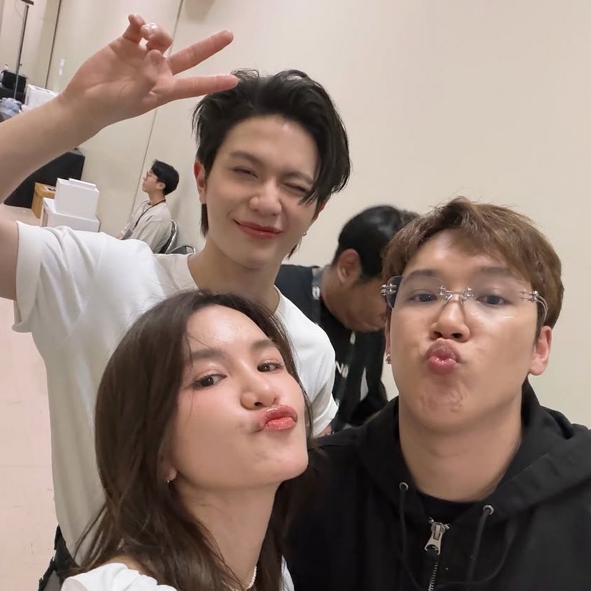 jwillestt's tweet image. p’dao (p’kangsom wife - riser music producer) greeting William 😭🤏🏻🤏🏻 he’s the babie of riser

👩🏻: Happy Birthday, my chubby sweetheart! @ williamjkp My talented one! Stay healthy, free from illness, and have lots of happiness. Continue to be our pride for a long time, luk (dear)…