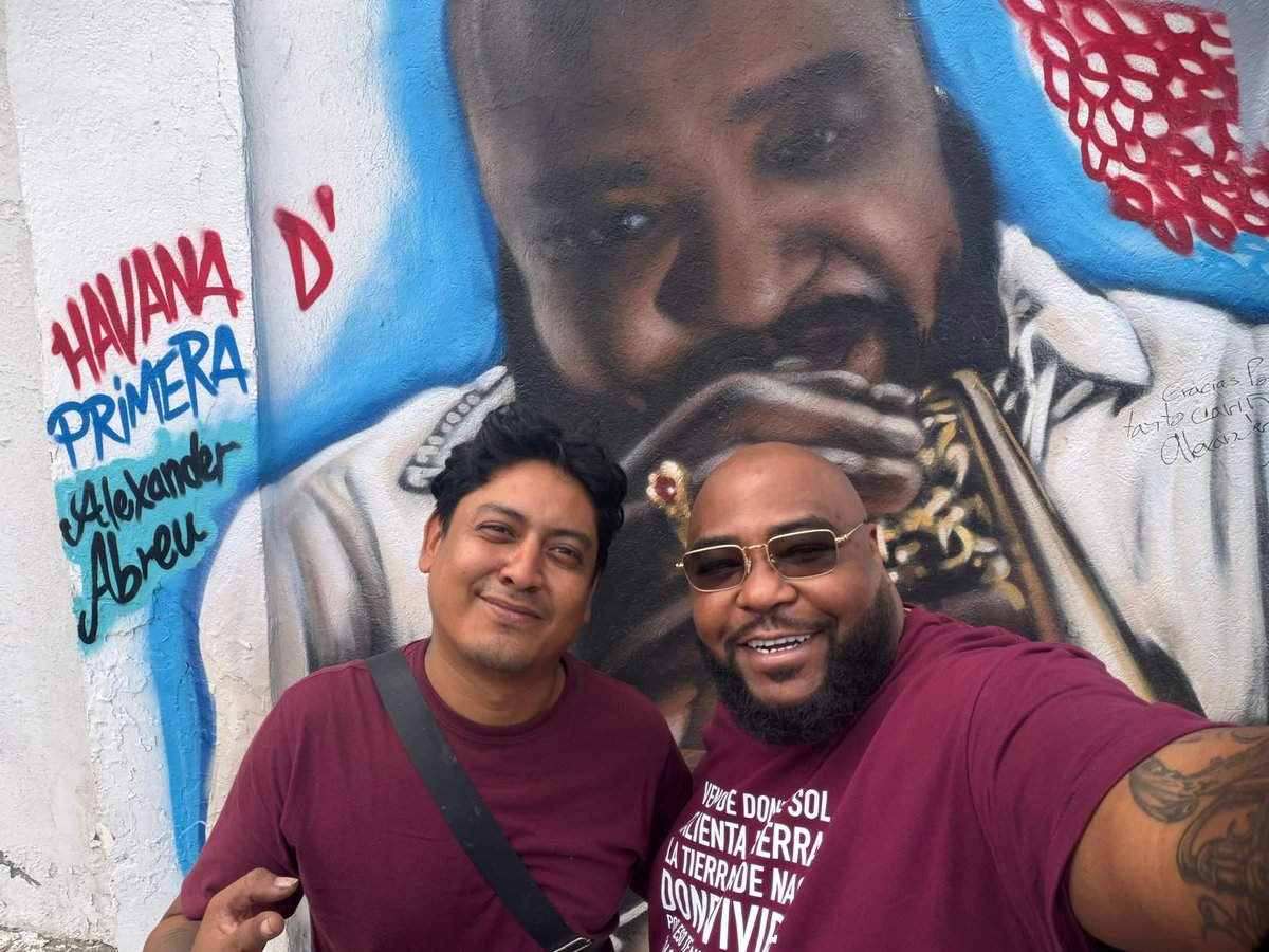 🇨🇺🎶🇲🇽 | En su reciente concierto en Veracruz, el gran músico cubano Alexander Abreu compartió con emoción su cariño por México:  

"Una vez más México nos deja llenos de amor. Veracruz ha sido hermoso cantar para ustedes. Amor y más amor."

Un gesto que reafirma la hermandad