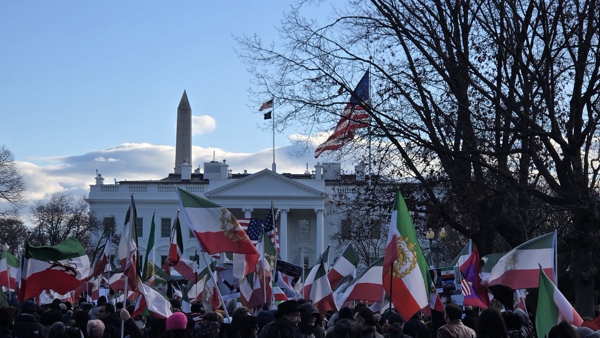 فردا ایران ده‌ها پایتخت دارد ولی
یک ملت
یک پرچم
یک شعار

#انقلاب_شیر_و_خورشید 
#انقلاب_ملی_ایران