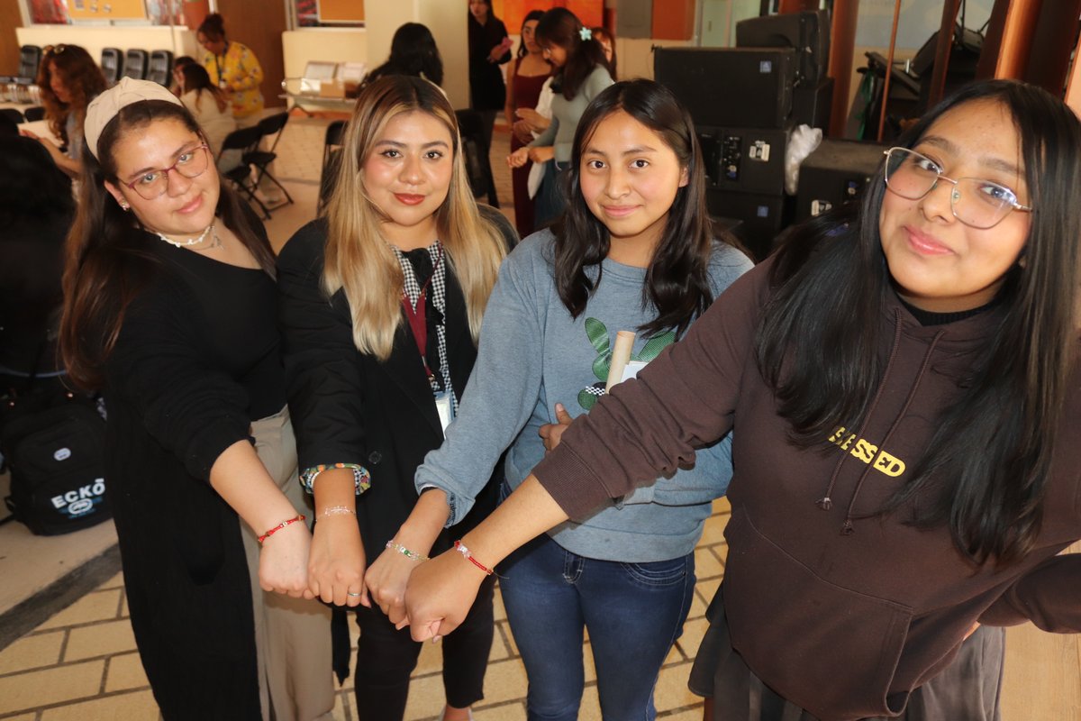 En el marco del Día del Amor y la Amistad, los estudiantes plasmaron su creatividad elaborando pulseras con hilos de colores. Una actividad sencilla que fomentó la convivencia, la expresión personal y el valor de crear con sus propias manos una pieza única.