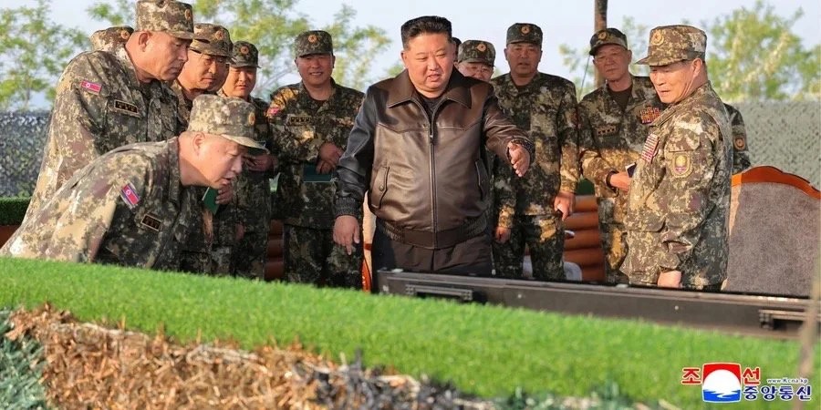 ultimenotizie's tweet photo. 🇰🇵 Oltre 6.000 soldati nordcoreani sarebbero stati uccisi o feriti in Ucraina mentre combattevano per la Russia. Attualmente, circa 11.000 militari di Pyongyang risulterebbero ancora schierati sul campo.  

#RussiaUkraineWar #NorthKorea

https://t.co/HMOucYoRoe https://t.co/nGuT20nMK8