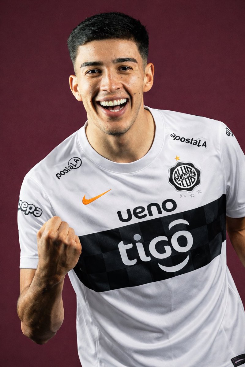 El volante paraguayo de 22 años, Rubén Lezcano, tiene todo acordado para ser nuevo jugador de #Olimpia para esta temporada. 

Llegaría a modo de préstamo desde #Fluminense en donde apenas pudo disputar 419 minutos en 13 partidos, registrando un solo tanto. 

Apesar del interés