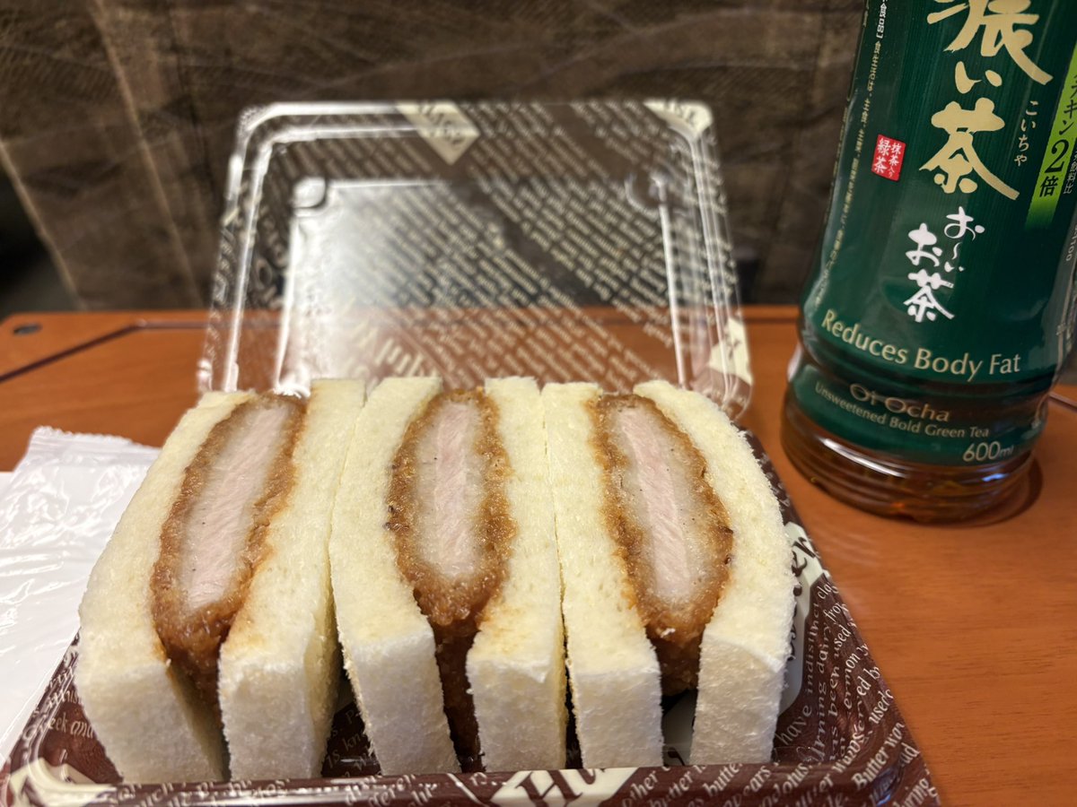 うるう tweet media