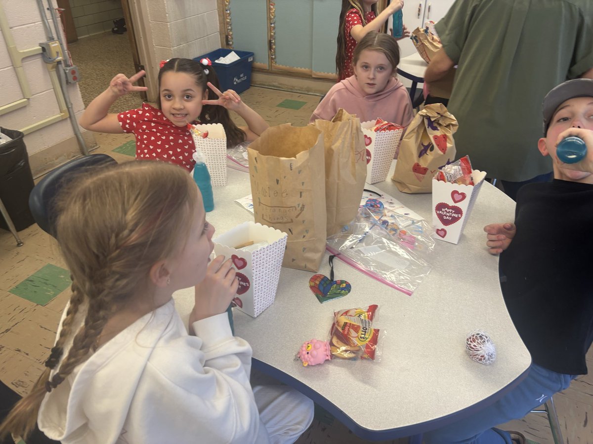 Mrs. Sternberg tweet media