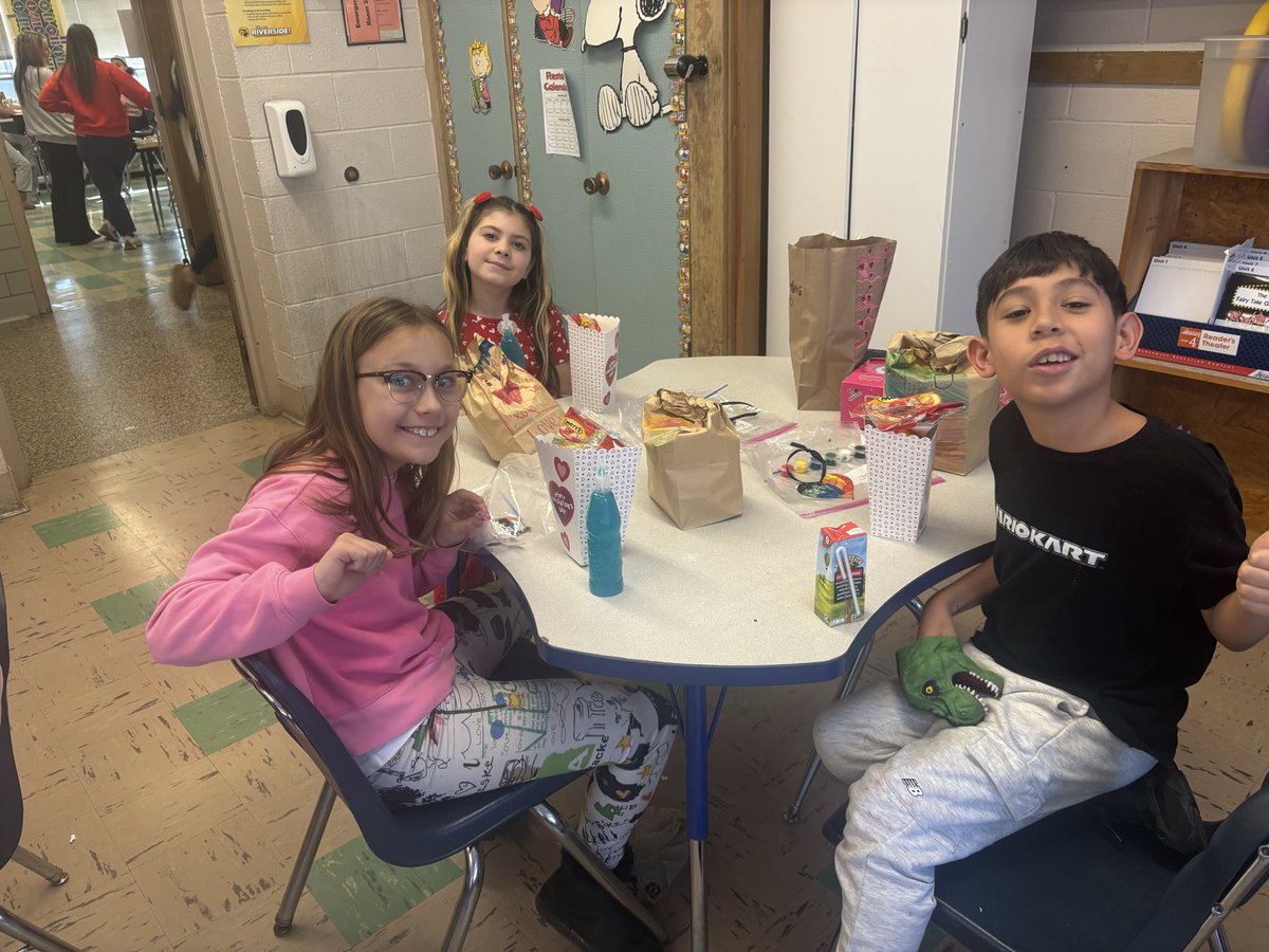 Mrs. Sternberg tweet media