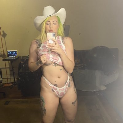 Opheliapoptart's tweet photo. #NewProfilePic https://t.co/KCYExxici7