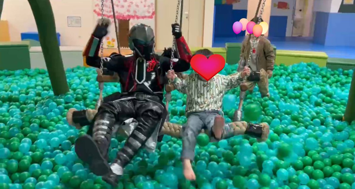 不器用過ぎだし空回りばかりでどうしようもない俺だけど、子ども食堂やイベント会場で会う子供達はみんな笑顔で居てくれて一緒に遊んでくれて、めっちゃくちゃ可愛いのよ。
ヒーローやって良かったと思うひととき。