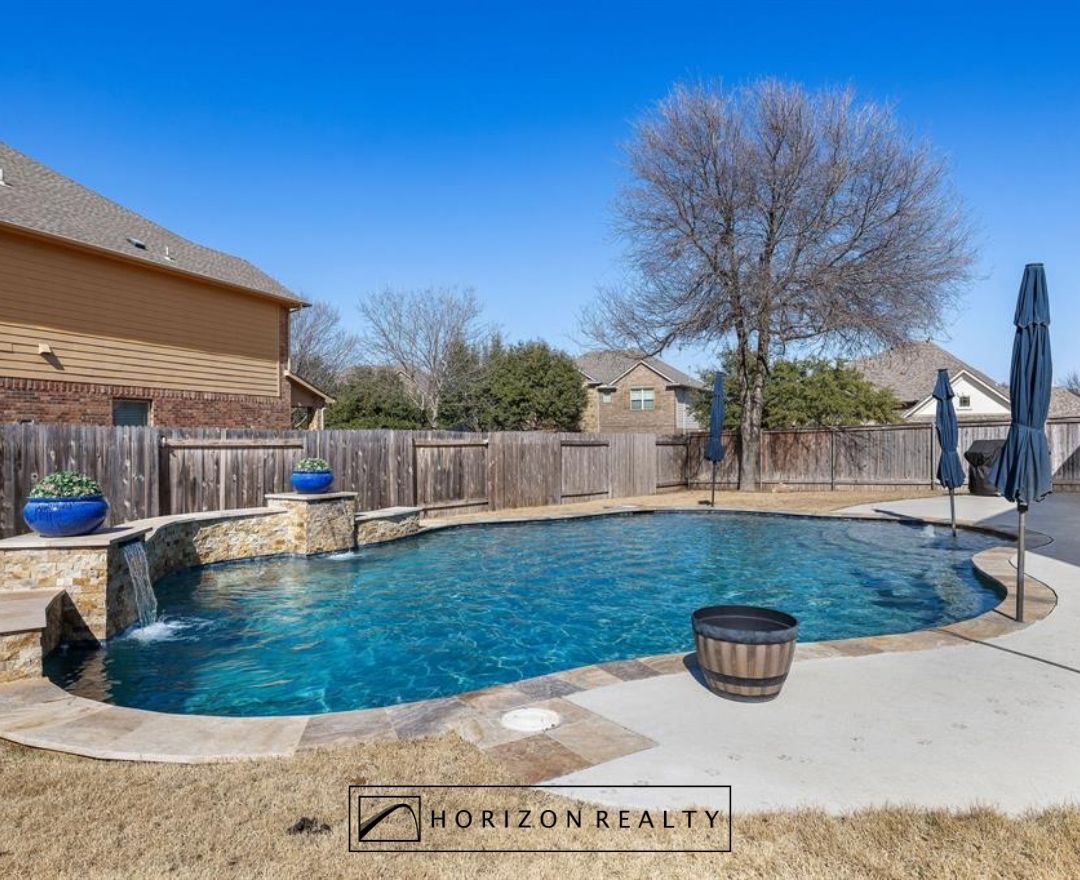 HorizonRealtyTX's tweet image. Horizon Agent, Krista Thompson just listed this spacious two-story home located in the highly desirable Parkside at Mayfield Ranch community, known for its welcoming atmosphere, beautiful green spaces, and resort-style amenities. #justlisted #realtor #HorizonRealty
