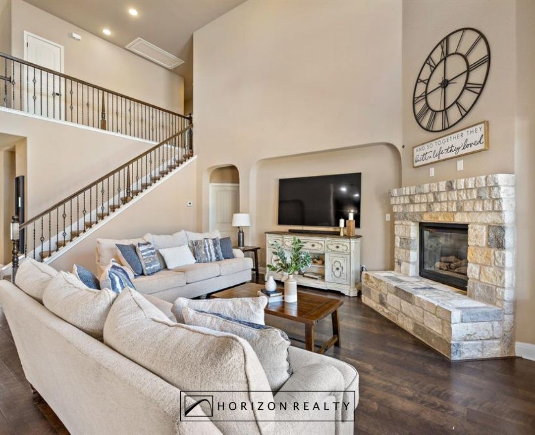 HorizonRealtyTX's tweet image. Horizon Agent, Krista Thompson just listed this spacious two-story home located in the highly desirable Parkside at Mayfield Ranch community, known for its welcoming atmosphere, beautiful green spaces, and resort-style amenities. #justlisted #realtor #HorizonRealty