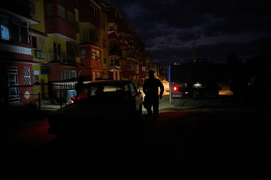 Cuba🇨🇺: Faz 64 que o EUA esta tentando matar Cuba! Trump esta fazendo em Cuba o que o carniceiro de Israel fez em Gaza.

O bloqueio imposto por Trump às importações de petróleo cubano causou apagões em massa. Esses cortes de energia aumentam o número de mortes de civis,