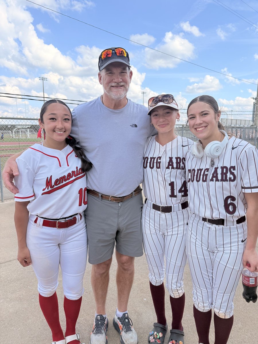 KellyCl78726024's tweet photo. Thank you Karli,Kenzie, Kaedyn for the show today.
Always nice to nice to see our girls play against each other. https://t.co/RAJSjteD5M