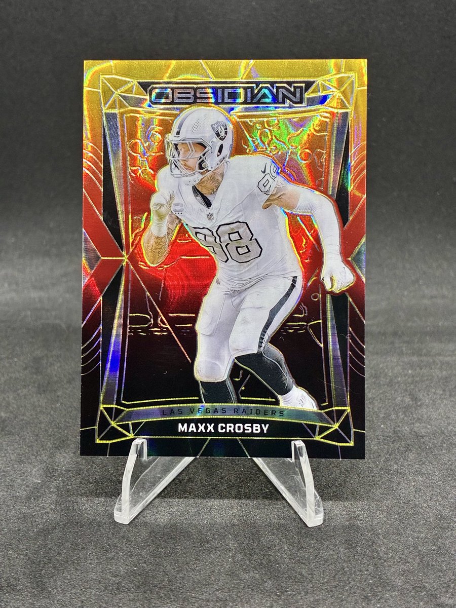 OneTimeRips's tweet image. $30 delivered for another @CrosbyMaxx to add to the PC. Yes please!!! These Obsidian molten out of 14 from FOTL are so nice @CardPurchaser!