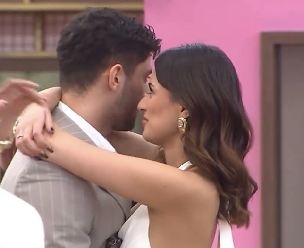dicleekrn's tweet photo. önce tripli kontrol sonra sarılış benim aşkımın max tribi bu QÖSĞZMWĞSMW
#kısmetseolur #metsu https://t.co/C0nyRN4vo2