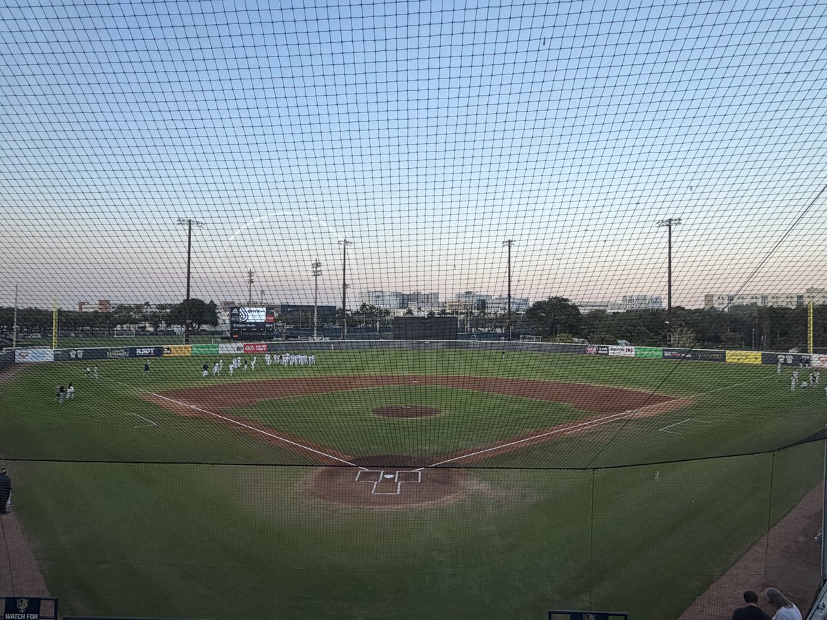 billygil's tweet image. Paws Up! Join me and @CBrooksSports for FIU opening night on ESPN+ at 6pm ET!