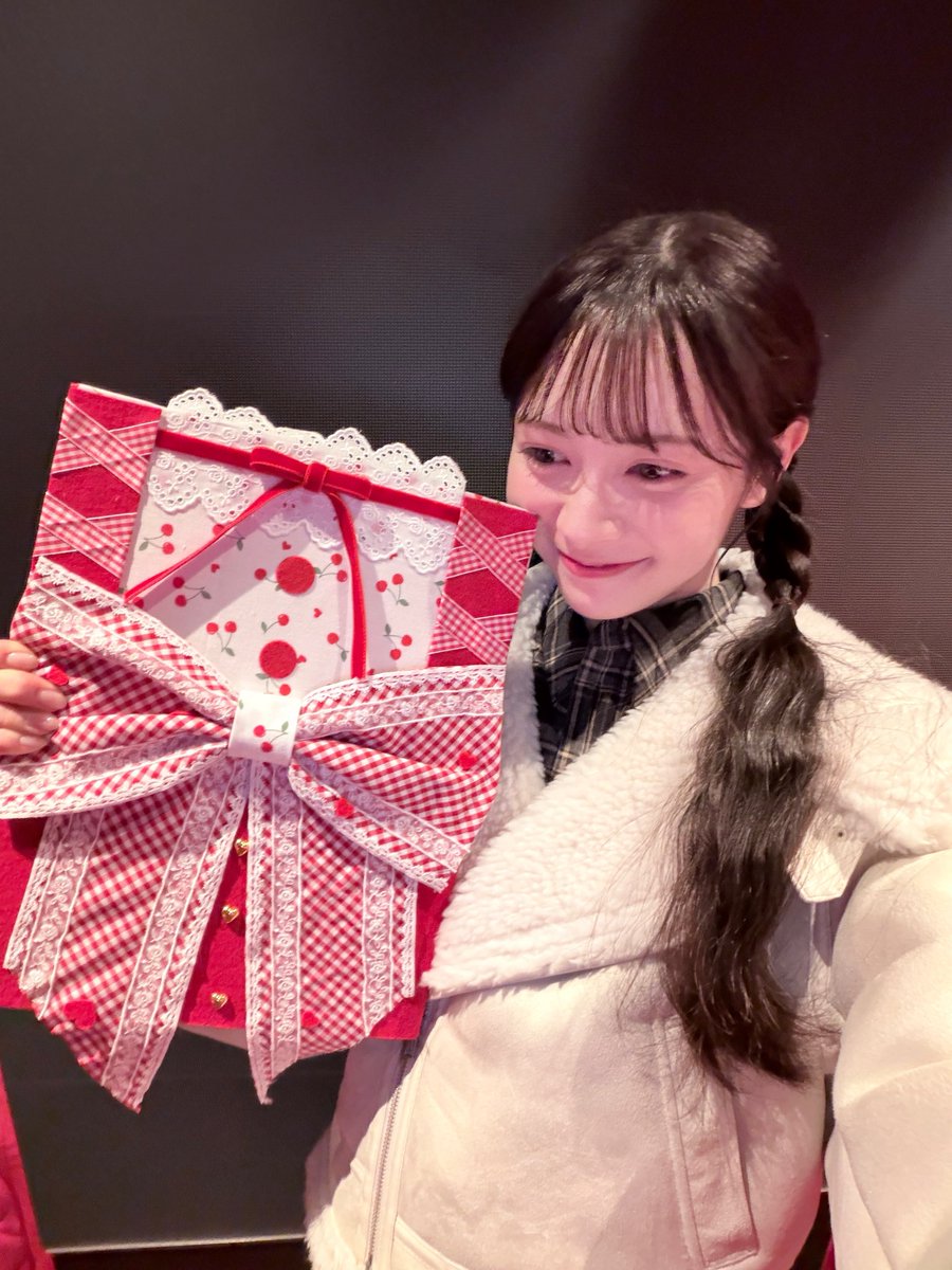 生誕アルバムを受け取りました꜀( ꜆ᐢ ඉ ̫ ඉᐢ)꜆꙳.⋆˚🎂 振り向き