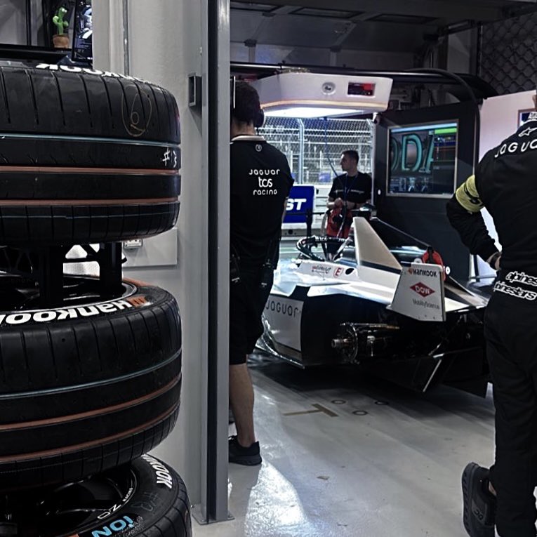 GRQ_5's tweet photo. Formula E Backstage🏁🏎️ https://t.co/enCQqZ71tC