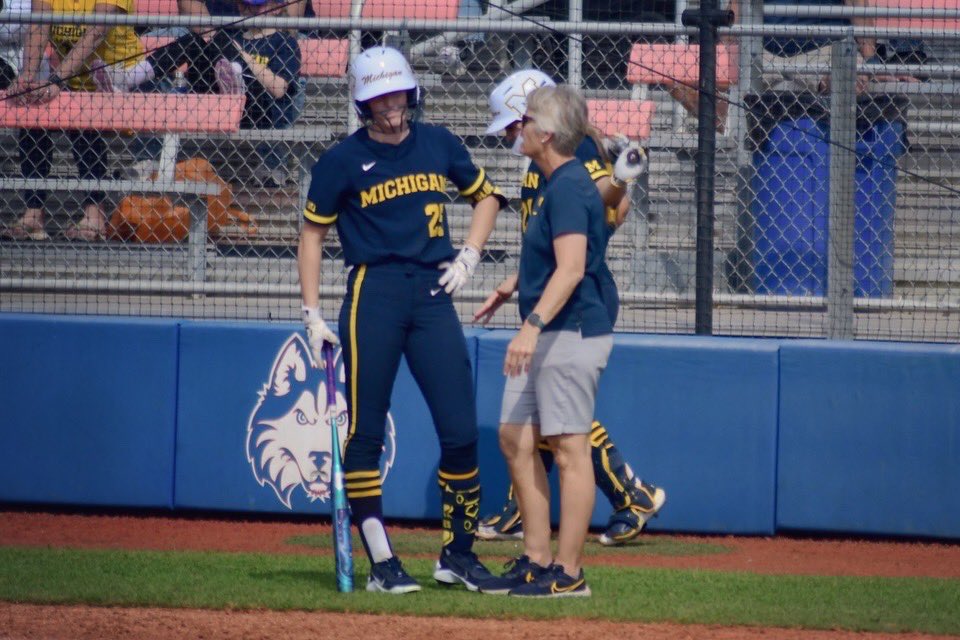 umichsoftball's tweet photo. Week 2, Game 1. ✔️

#GoBlue https://t.co/Gy9Jec1iL0