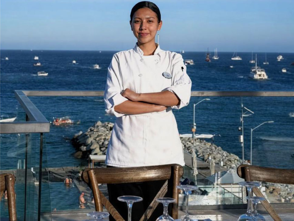 Nuestros estudiantes de 11.º cuatrimestre de la Licenciatura en Gastronomía se encuentran realizando su proceso de estadías profesionales en destacadas empresas del sector en España, Hidalgo, Los Cabos y Cancún, consolidando su formación académica en entornos reales de alto nivel