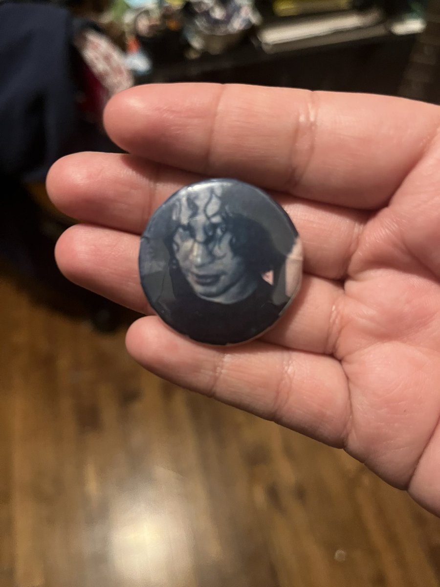 torokisser's tweet image. pin i got from my schools art expo im #ready for mcrcdmx