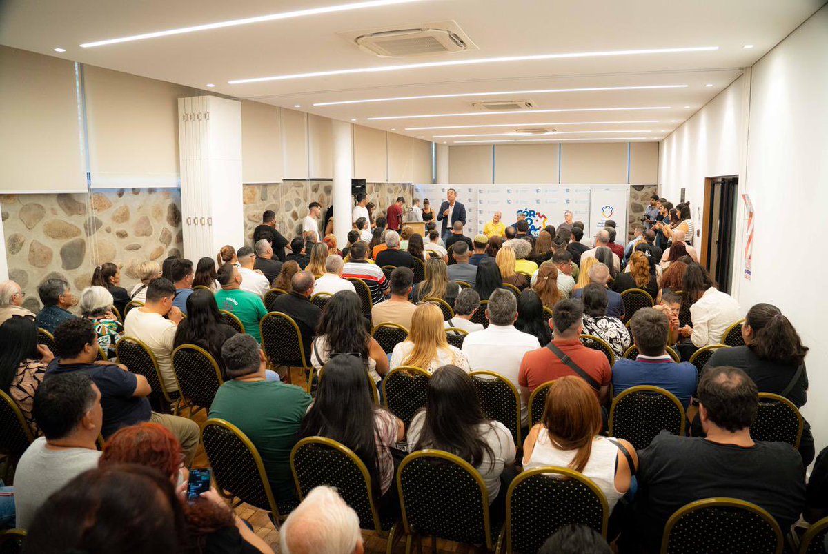 miguelsiciliano's tweet photo. SEGUIMOS ACOMPAÑANDO A LOS CENTROS VECINALES
Codo a Codo es un programa de la @MuniCba que otorga un aporte a los #CentrosVecinales para que continúen desarrollándose. Es una forma de alcanzar a los vecinos que se organizan en cada barrio, que trabajan por el bien común y sostienen la comunidad.
Junto a @PasseriniOk, @javierpretto y @pichi_oficial entregamos aportes a 40 instituciones. Una muestra de trabajo articulado y en equipo, la forma que necesita #Córdoba para seguir progresando. Sigamos unidos. #CodoACodo