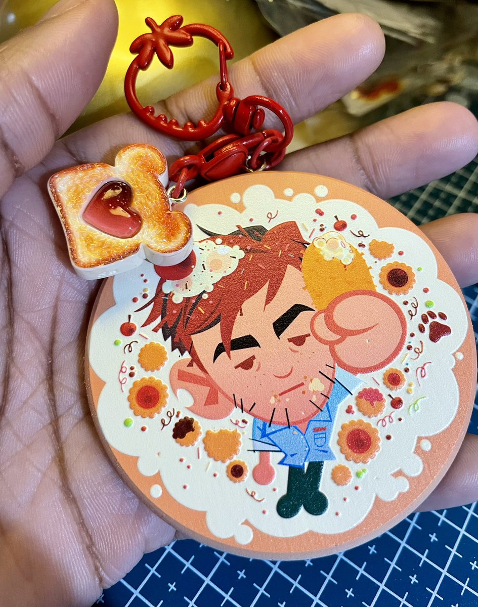LOOK AT ROBERT!! All the charms came in and I’m assembling them now. He’s printed on embossed wood, I LOVE HIM SM!!😭✨