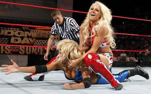 WhatsTheStatus's tweet image. The 2009 attire looks fantastic! However, seeing the 2017 hair/makeup from WWE 2K19 on a throwback model shows a lack of attention to detail regarding the source material, which hurts the authenticity.
If the team creates era specific gear, the model should match the era too.