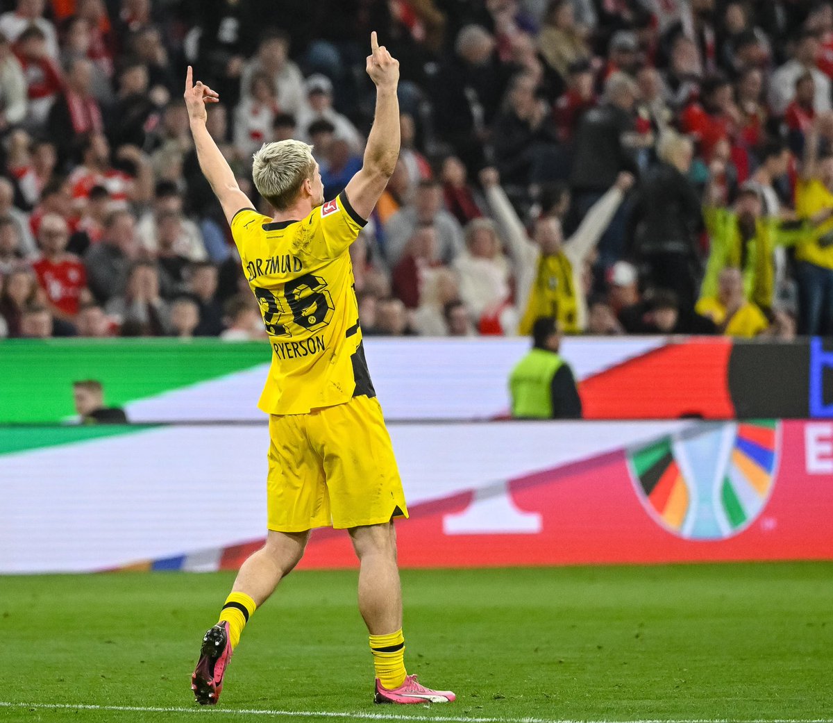 Julian Ryerson (28) has 16 assists in all competitions this season for club and country. Incredible numbers for a right-back. He got 4 assists against Mainz tonight. Criminally underrated!🇳🇴