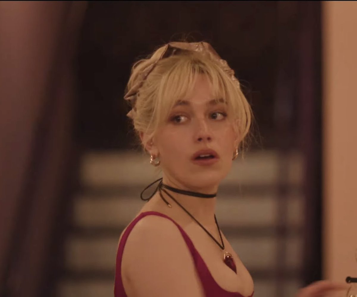 sapcdamie's tweet photo. obcecada com a victoria pedretti em forbidden fruits, olhando assim nem parece que ela vai ser de um culto de bruxaria, this diva 😭😭😭 https://t.co/xkxJihcPHn