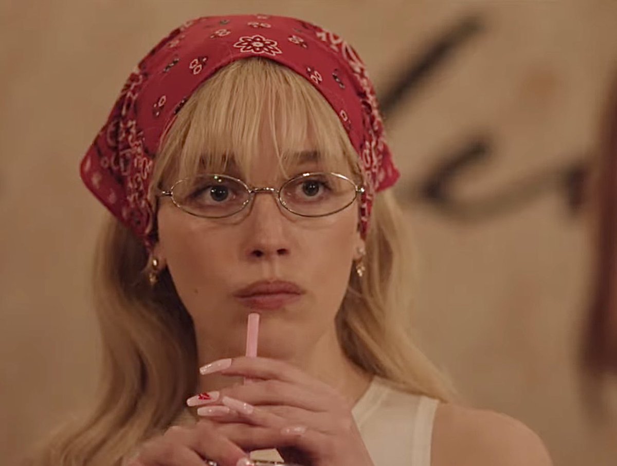 sapcdamie's tweet photo. obcecada com a victoria pedretti em forbidden fruits, olhando assim nem parece que ela vai ser de um culto de bruxaria, this diva 😭😭😭 https://t.co/xkxJihcPHn