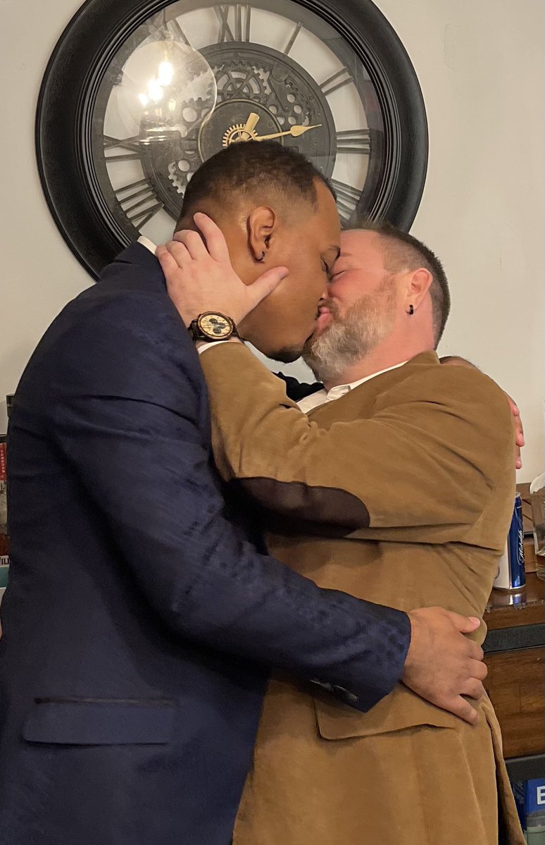 Since you spend all day on your account being an online bigot knowing damn well you probably have a computer full of gay shit, here’s some more content for you 🥰🥰🥰

I got videos too if you wanna see em 😁😁😁🏳️‍🌈👀