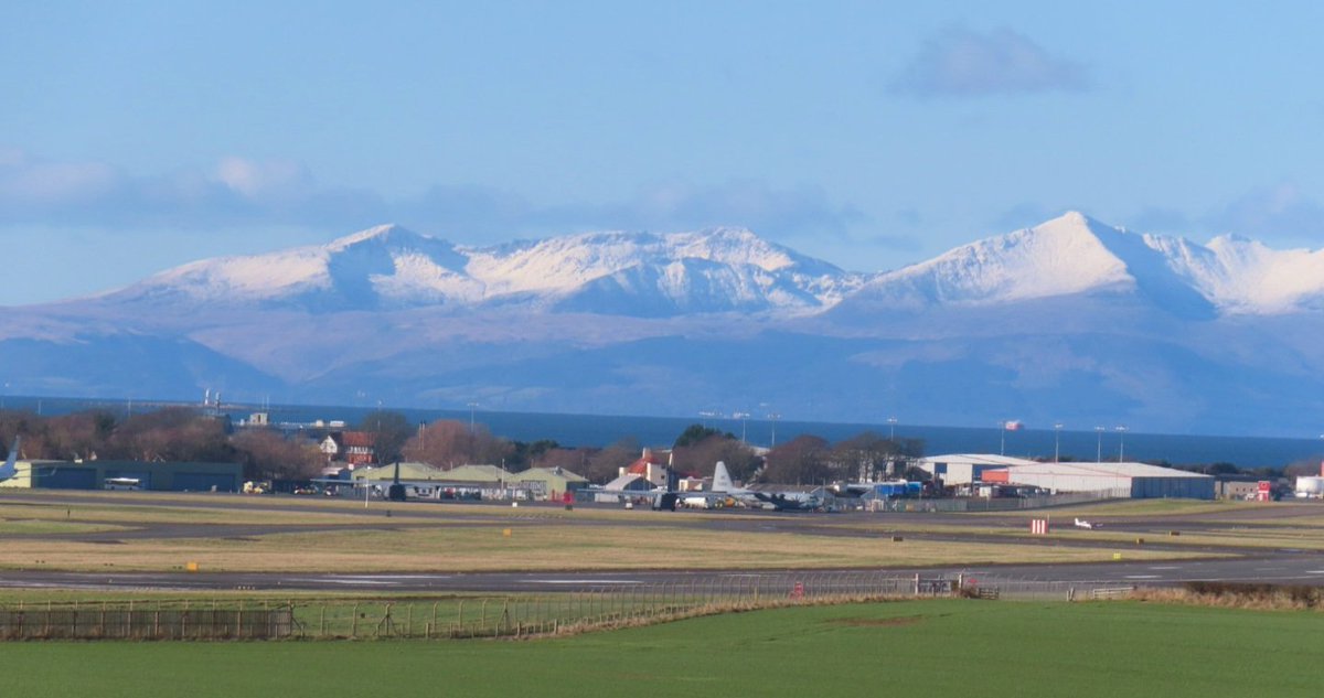 BloodyPolitics's tweet photo. I went out and snapped the snow-capped mountains of Arran this morning. I didn't realise until now that I'd captured 2 x RCAF ๐จ๐ฆ C130s and 1 x US ๐บ๐ฒ C130. Result. ๐ https://t.co/HwzOW4sD0q