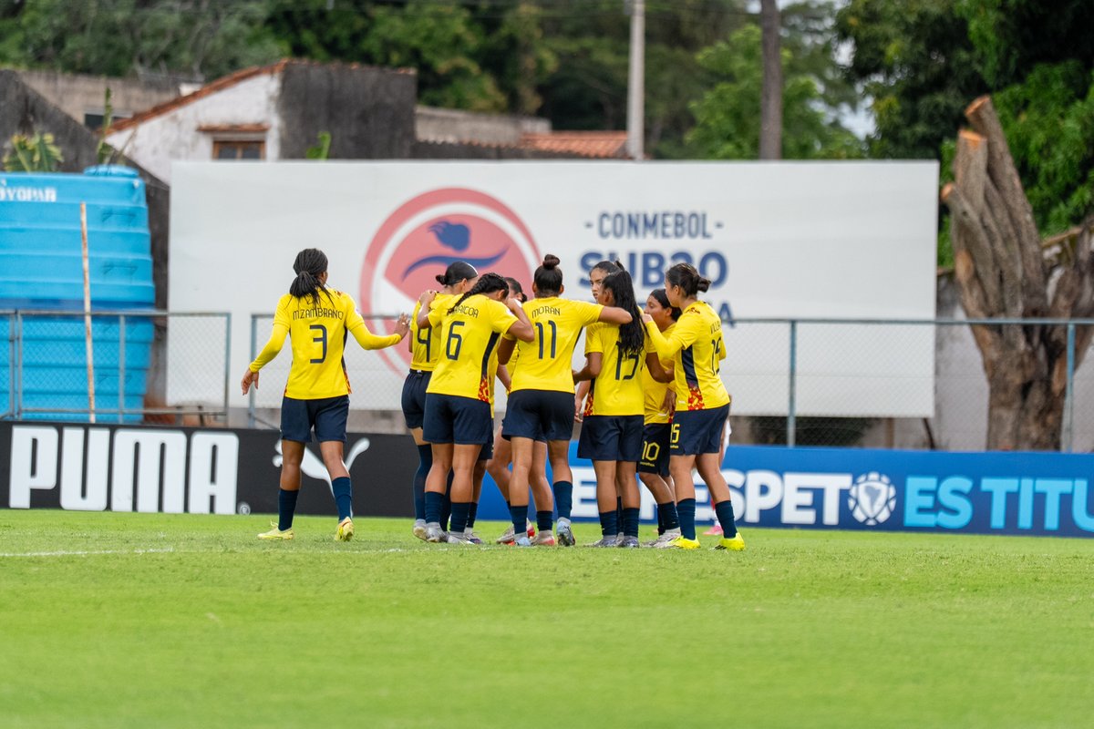 #Sub20Fem | A LA FASE FINAL

Brasil🇧🇷1-2🇦🇷Argentina
⚽️Brendha
⚽️D G Rojo
⚽️K Núñez

Ecuador🇪🇨4-0🇵🇪Perú
⚽️M Guerra
⚽️D Moran
⚽️M Cazares
⚽️X Alcívar

🠲2da. derrota de Brasil en 12 Sudamericanos sub 20 de la historia. El anterior ante Colombia en 2024

🠲🇧🇷🇦🇷🇪🇨 a la Fase Final.
