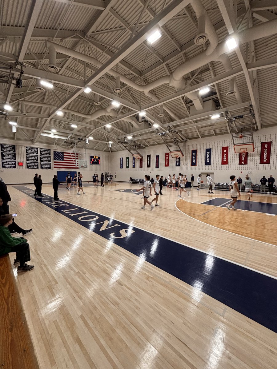 DylanThayer0's tweet photo. 📍Southborough, MA

@beaver_hoops takes on @SMBoysBball 

@NERRHoops https://t.co/aeouy0XCMm