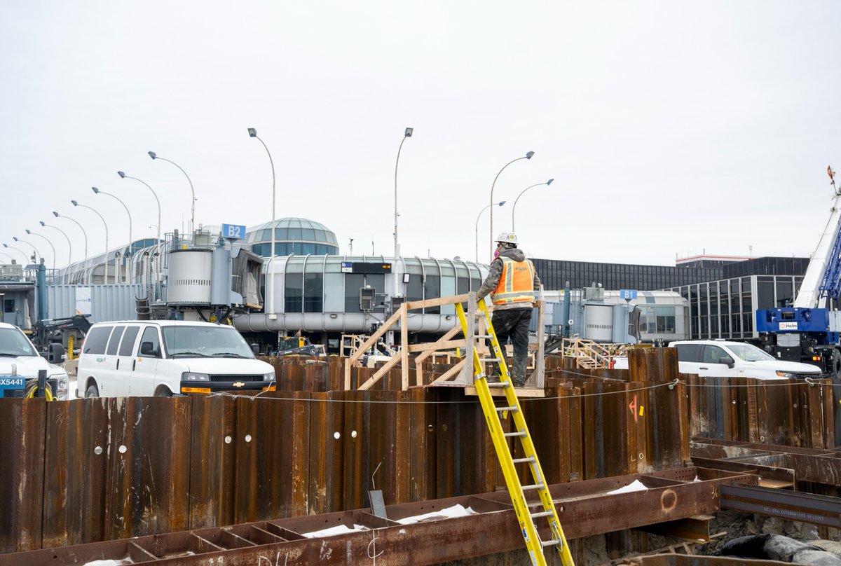 fly2ohare's tweet photo. Busy building the future of O'Hare! If you haven't yet, check out what's to come for Concourse D in this newly released animation: https://t.co/CWTTcCYsjO. ๐ง #ORDNext https://t.co/lzkPTXc7Xk