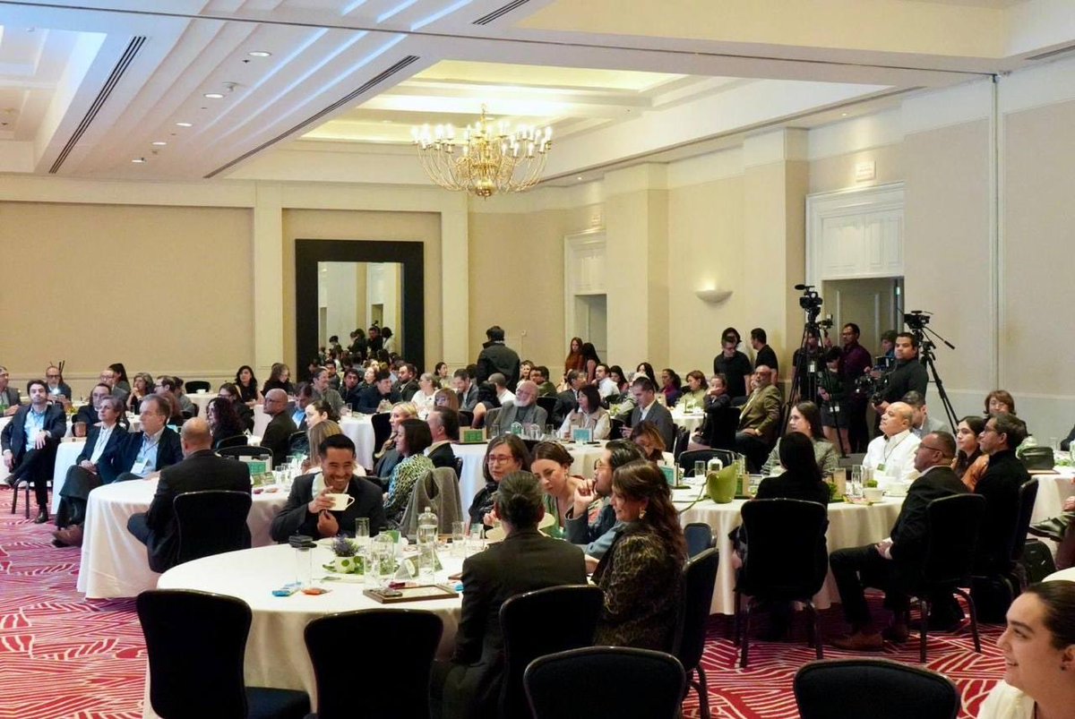 La secretaria <a href="/Jualicra/">Julia Álvarez Icaza Ramírez</a> asistió al evento anual de <a href="/ReforestamosMx/">Reforestamos México</a> , donde se reafirmaron las alianzas entre el sector público y el sector empresarial en favor de los árboles y la protección del Bosque de Agua.

Este esfuerzo conjunto fortalece las acciones para conservar los