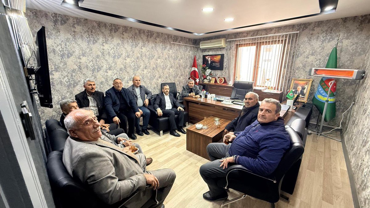 Oğuzeli Ziraat Odası’nda muhtarlarımızla bir araya gelerek yağan yağmurun rahmet in mahallelerimize ve tarıma etkileri üzerine istişare ettik. ziraat odası başkanı Hüseyin Özer e ve ekibine misafirperverliğiden dolayı çok teşekkür ederim
<a href="/fmfedaioglu/">Fatih Muhaddis FEDAİOĞLU</a> 
<a href="/iekarayel/">Dr. İsmail Emrah KARAYEL</a> 
<a href="/AKPartiG_Antep/">AK Parti Gaziantep</a>