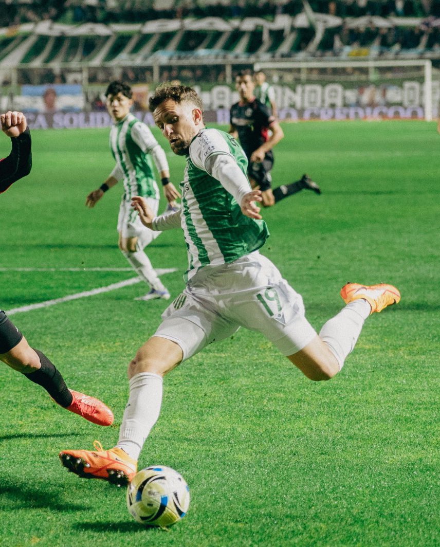 ‼️ATENTO #Banfield 🇳🇬 | Santiago Esquivel y Nicolás Colazo desgarrados no están en la citación para el partido de este sábado vs Racing.