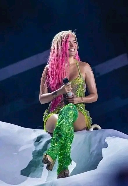 eljuada's tweet photo. #losdesiempre por el #cumpleaños de nuestra reina @karolg que es por cierto #mañana deberíamos de escuchar mucho más su musica es el único regalo que le podemos dar y ella darce cuenta, escuchar la música no en #repeat para que #spotify no te tome como robot. https://t.co/G0N2alveDf