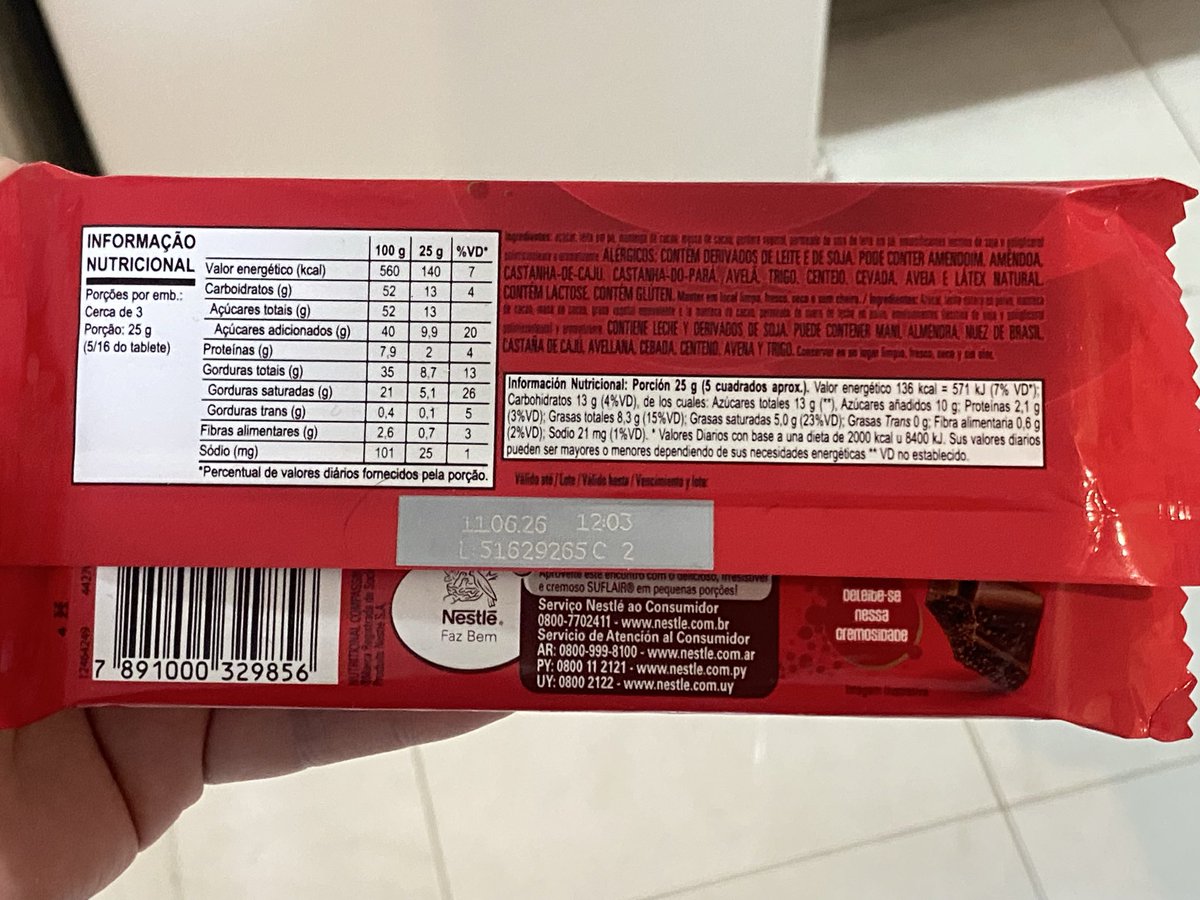 SparkiLambda's tweet photo. @cecotins @xruiztru "Aprendi da Nestlé"
Nem a Nestlé acredita nessa merda que vc tá falando, tem espanhol em literalmente todo canto da embalagem... https://t.co/DR33gLxUV1