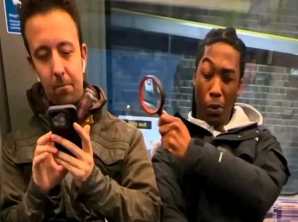 yo leyendo chats ajenos cada vez q tengo oportunidad