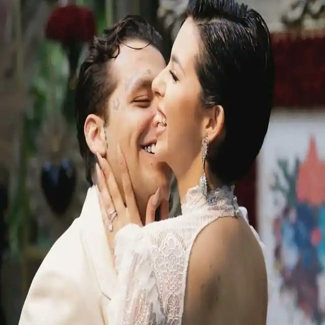 Ángela Aguilar y Christian Nodal estaban en el rancho El Soyate cuando ocurrió un operativo cercano. Fueron acompañados por seguridad y continuaron su viaje fuera de México.
lacolumnariablog.com/operativo-cerc…