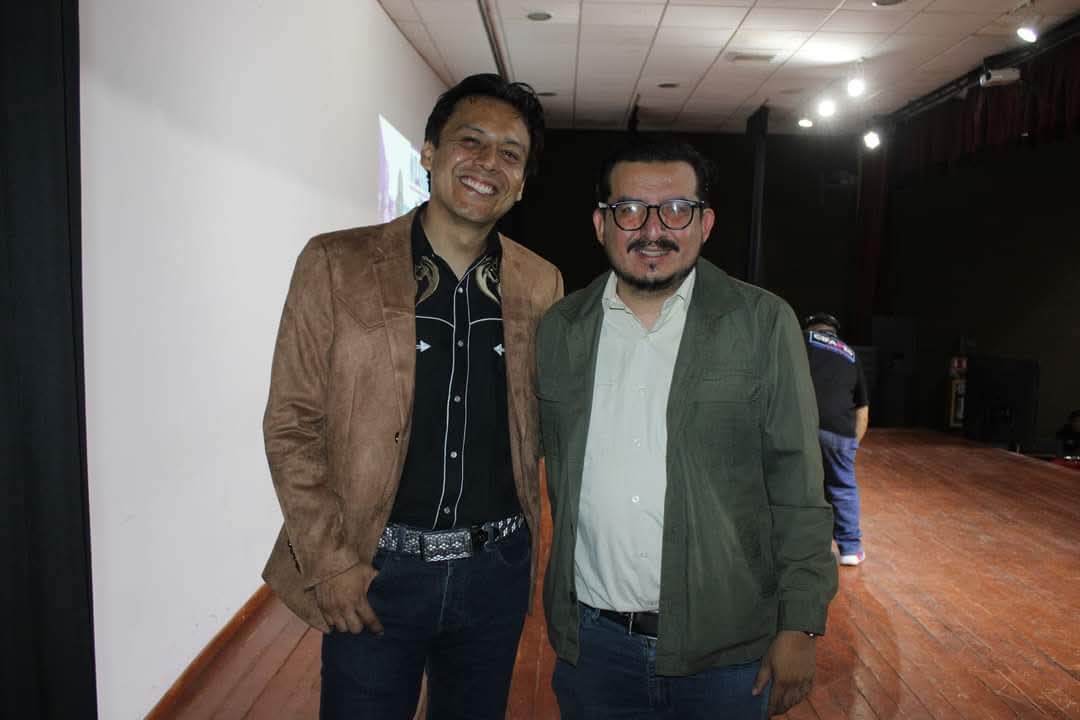 A título personal quisiera manifestar mi solidaridad con el Dr. <a href="/MarxArriaga/">Marx Arriaga Navarro</a>, ante la forma en que ha sido tratado en sus funciones como servidor público.

El Presidente <a href="/lopezobrador_/">Andrés Manuel</a> puso su confianza en el Dr. Marx para llevar a cabo una verdadera Reforma Educativa...