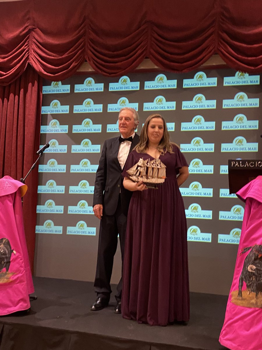 HPalaciodelmar's tweet photo. Trofeo “Curro Fetén” al aficionado ejemplar: Manuela López Escobar https://t.co/8hQAJTFYfO