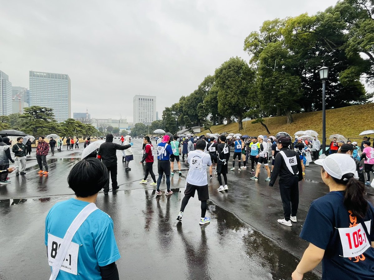 TakuyaOba's tweet photo. 第76回千代田内濠周回駅伝大会
4人で４周、チームは50位、僕は24分6秒でした。来年は大幅に記録を更新する予定です🏃‍♂️🌲 https://t.co/g3NzyuyXnx