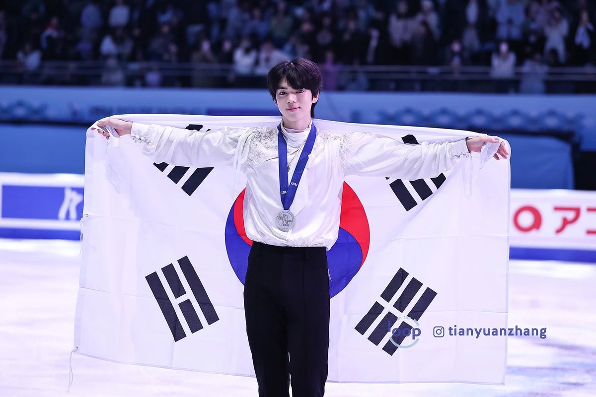 고통스러워서, 스케이트에 대해 생각조차 하고 싶지 않았던 시간을 뚫고 올림픽 무대에 섰다. 준환이의 빛나는 연기를 보고 행복했고 안도했다 팬임을 자랑스럽게 만들어주는 너, 또 한 걸음 발전한 결과로 세 번째 올림픽을 마무리 한 걸 축하해. 준환아 언제나처럼 최고였어 #차준환