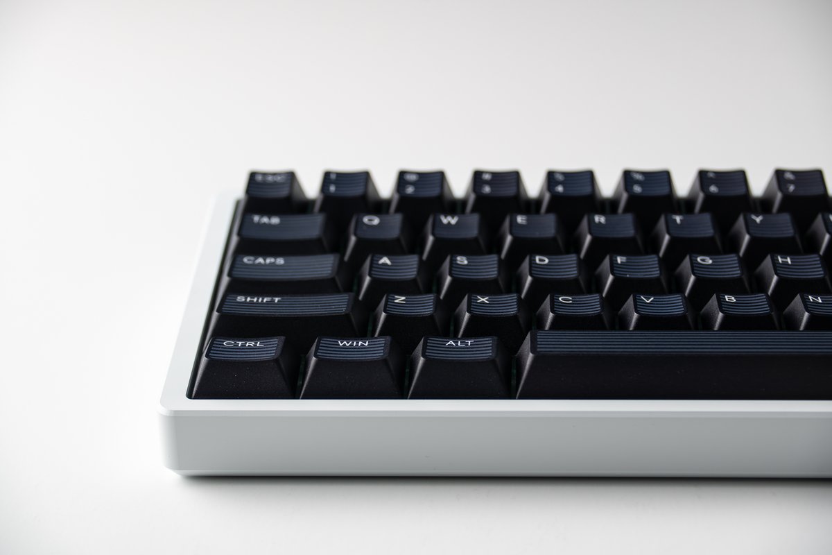 Introducing the Scyrox XPUNK Esports Magnetic Keyboard: a compact 60% beast built for speed and precision. Hall-effect Gateron Magnetic Jade switches with adjustable actuation, lightning-fast 8KHz polling rate, full CNC aluminum chassis, double-gasket mount for that premium