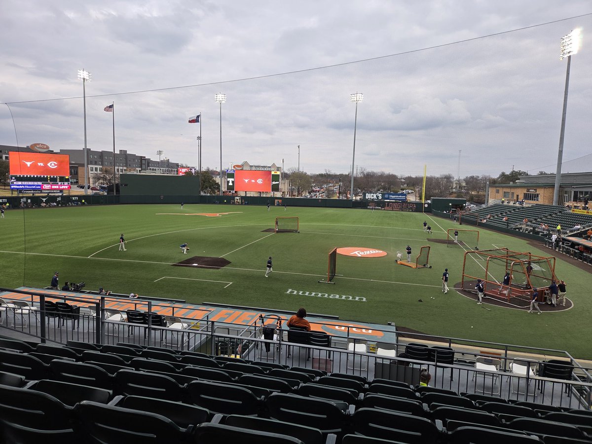 Baseball season is finally here. Love that i'm sitting in my seats in this beautiful weather about to watch some <a href="/TexasBaseball/">Texas Baseball</a> 🤘🏻🤘🏻🤘🏻