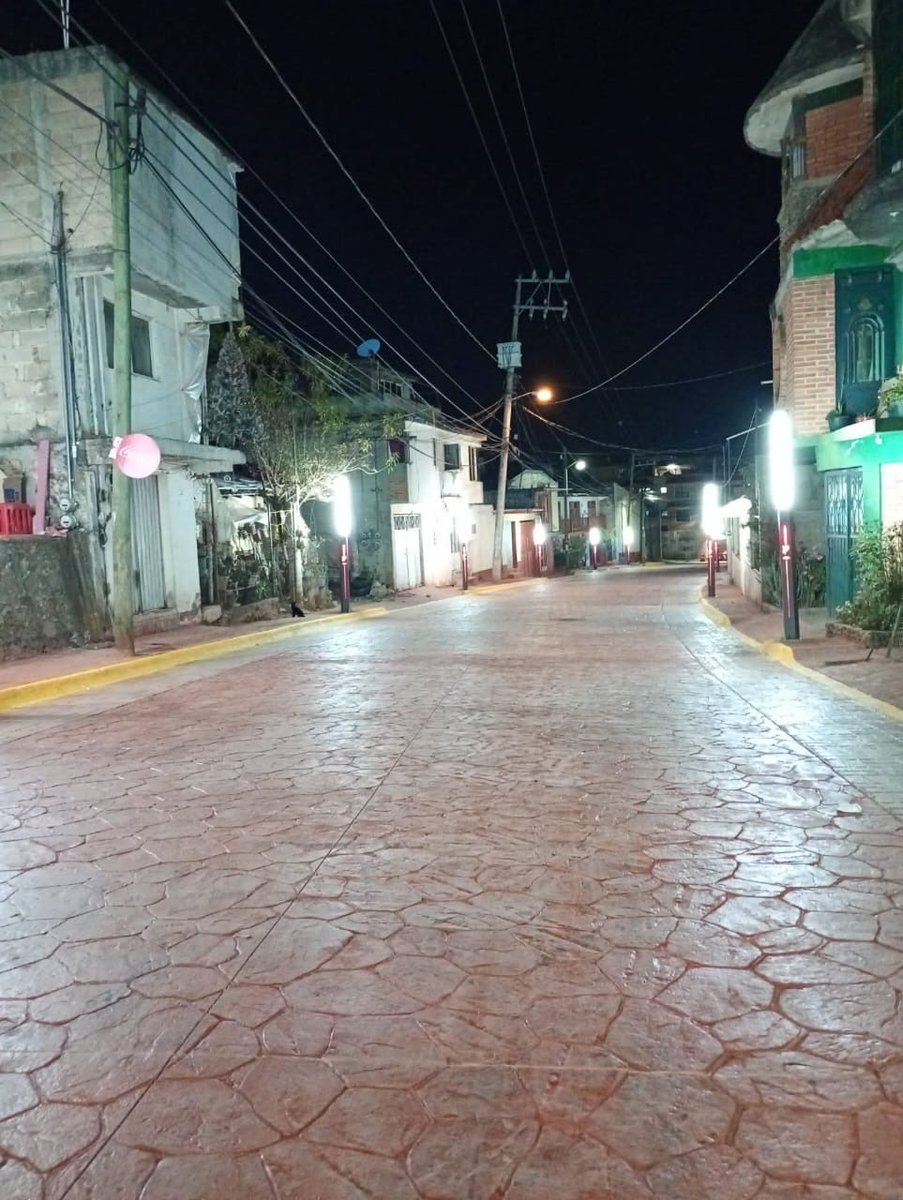 CoatepecPRI's tweet photo. Los gobiernos #PRIistas saben administrar y gobernar, para muestra la calle Mariano Abasolo de nuestro querido #CoatepecHarinas, la cual es entregada hoy por el Presidente Municipal @TonoDiazJuarez .

@PRI_EDOMEX 
@CristinaRuiz_S https://t.co/seMhDACnWr